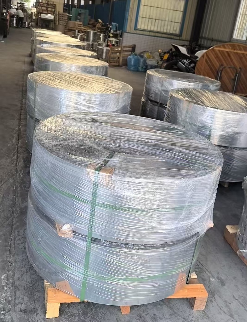 Nakumpleto ang Maaasahang Pagpapadala ng Pabrika: Tinitiyak ng Paglo-load ng Forklift ang Ligtas at Mabilis na Paghahatid sa Ibang Bansa