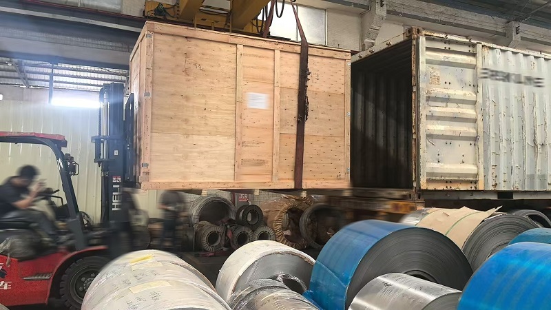 Update sa Pagpapadala ng Pabrika: Naglo-load ng Forklift at Ligtas na Paghahatid